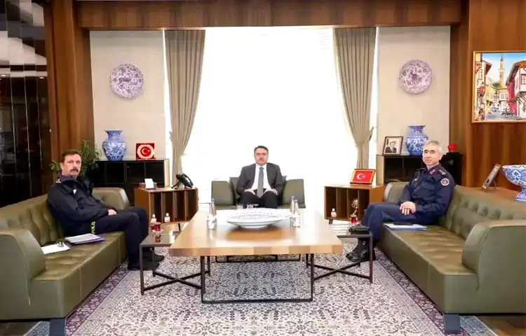 Kütahya'da Güvenlik ve Asayiş Toplantısı: Önlemler Değerlendirildi