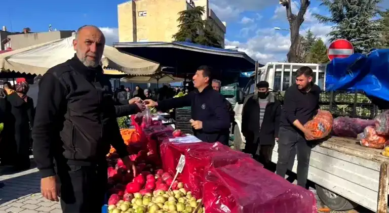 Tavşanlı'da Ramazan Pazarı: Taze Ürünler Vatandaşlarla Buluşuyor